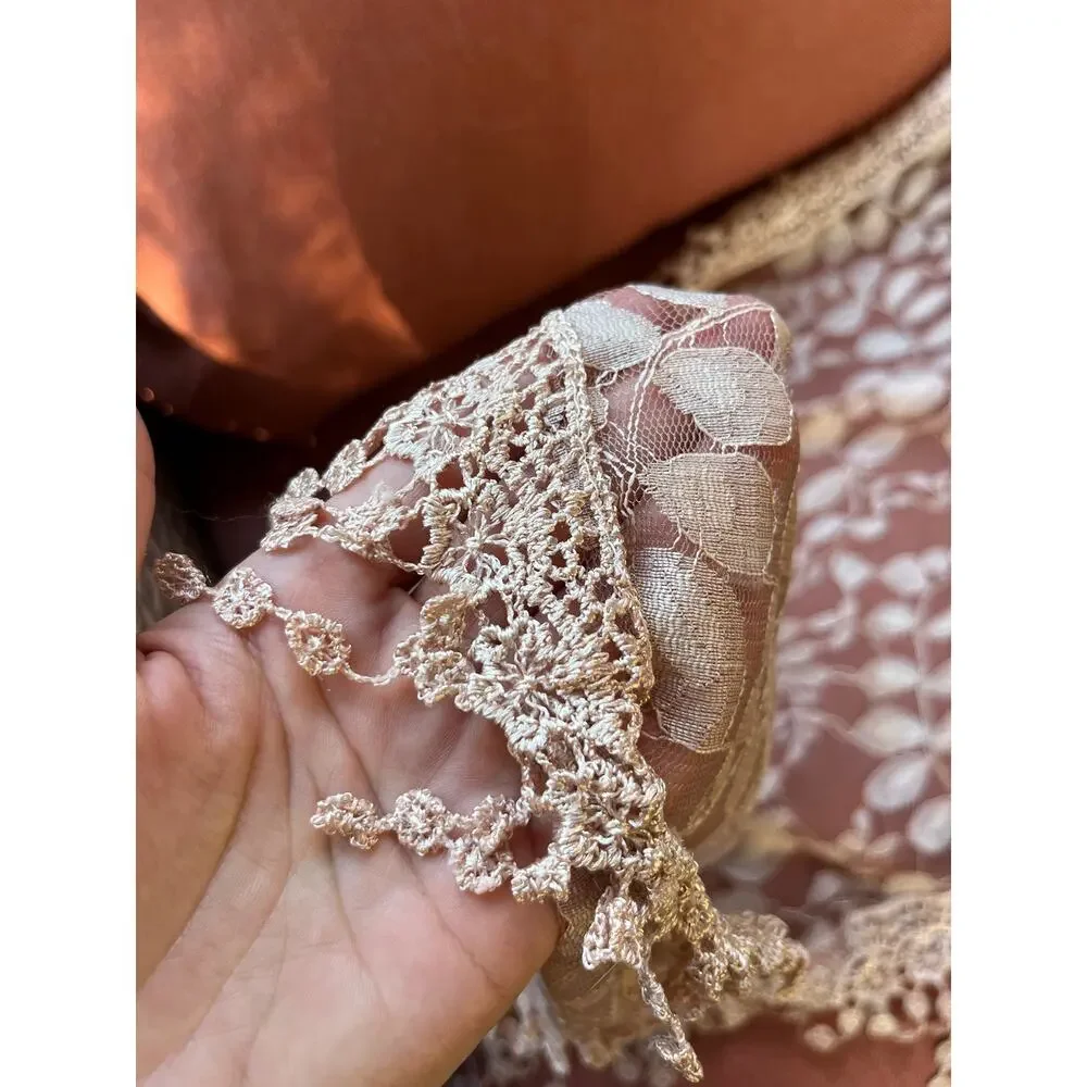 Vintage Ecru Lace Dresser Scarf Table Runner Leaf Pattern Fringe 60in Farmhouse